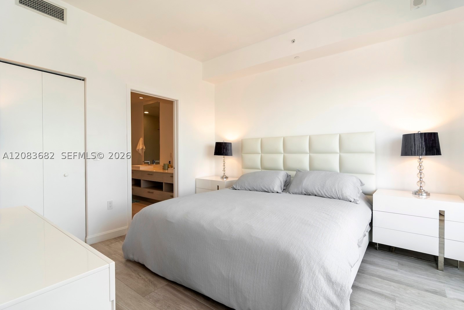 55 SW 9th St #4206, Miami FL 33130