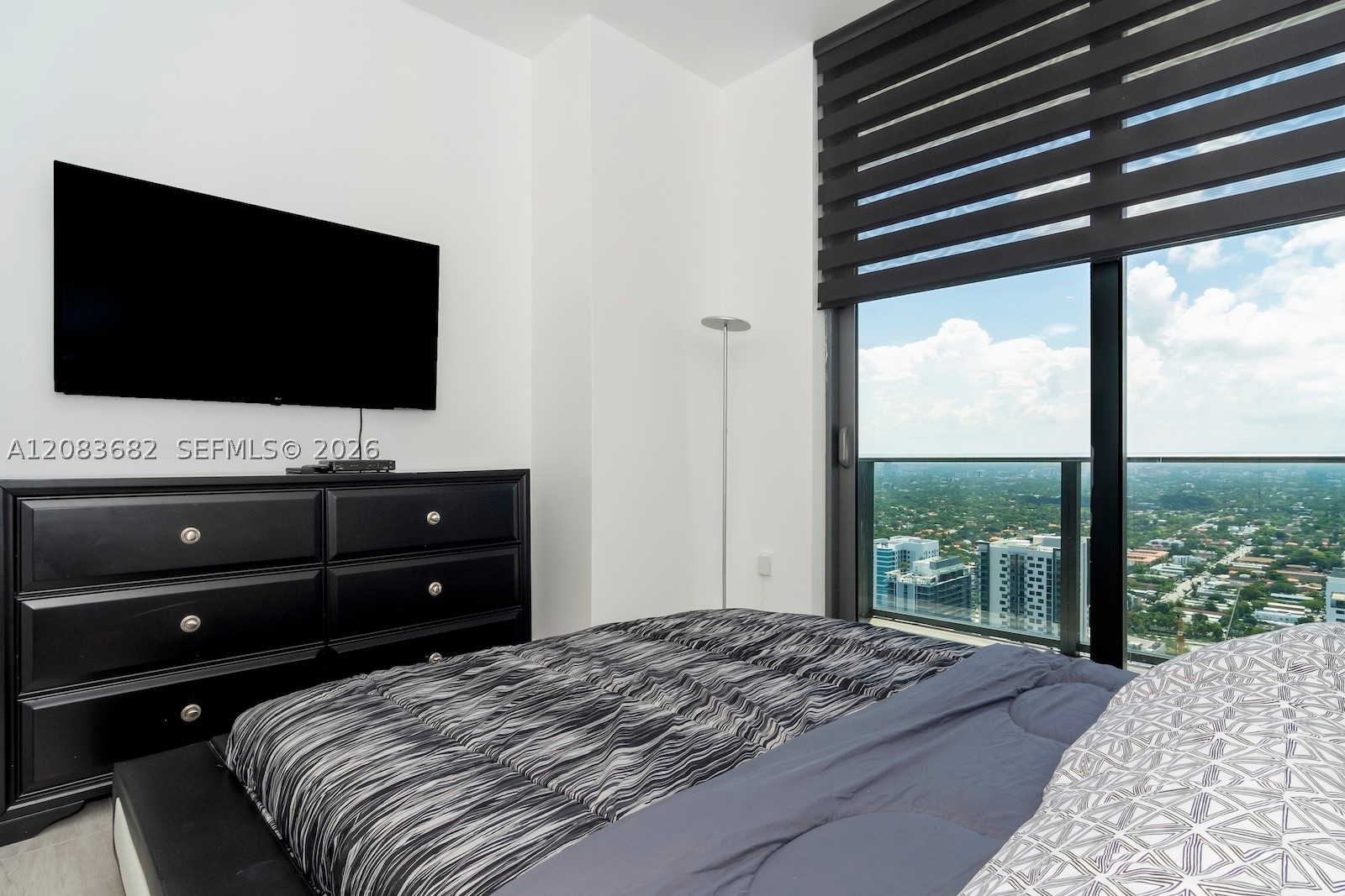 55 SW 9th St #4206, Miami FL 33130