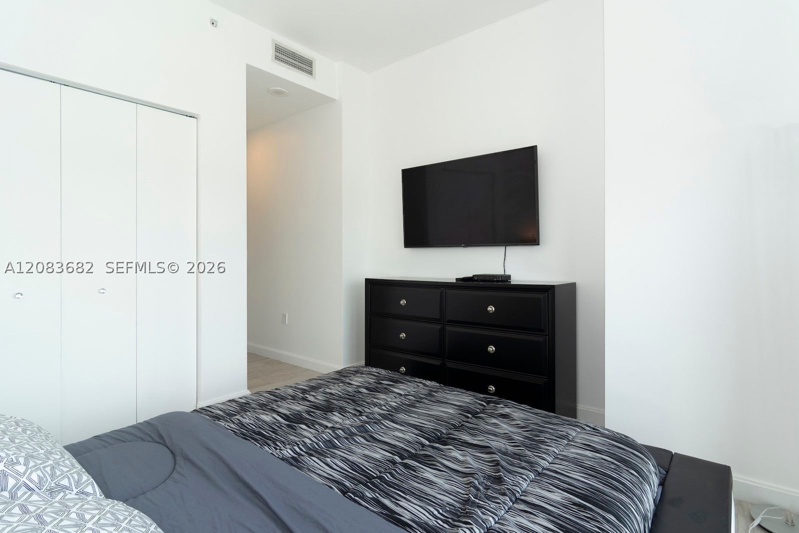 55 SW 9th St #4206, Miami FL 33130