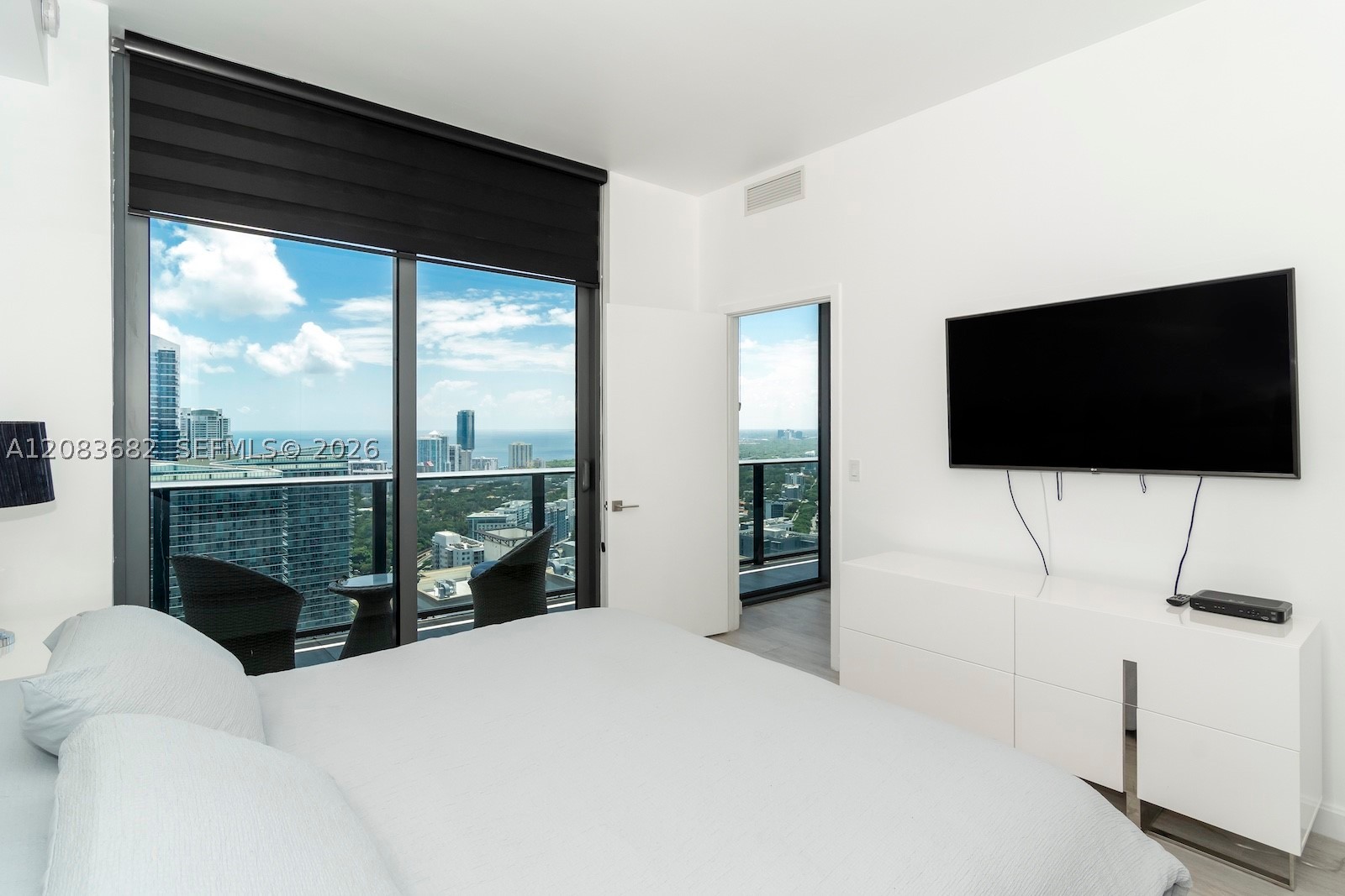 55 SW 9th St #4206, Miami FL 33130