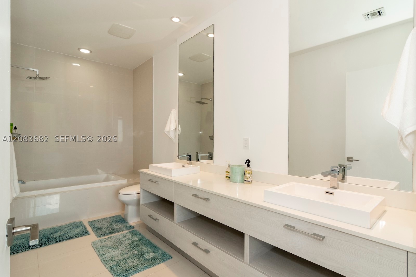 55 SW 9th St #4206, Miami FL 33130