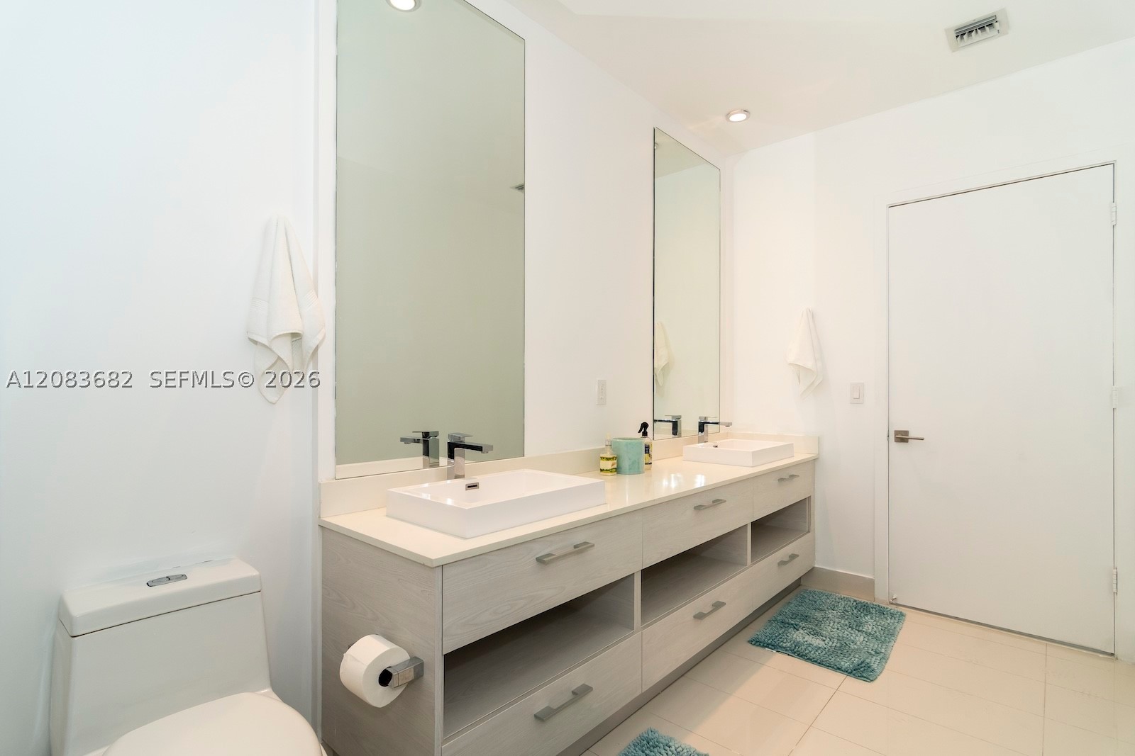 55 SW 9th St #4206, Miami FL 33130