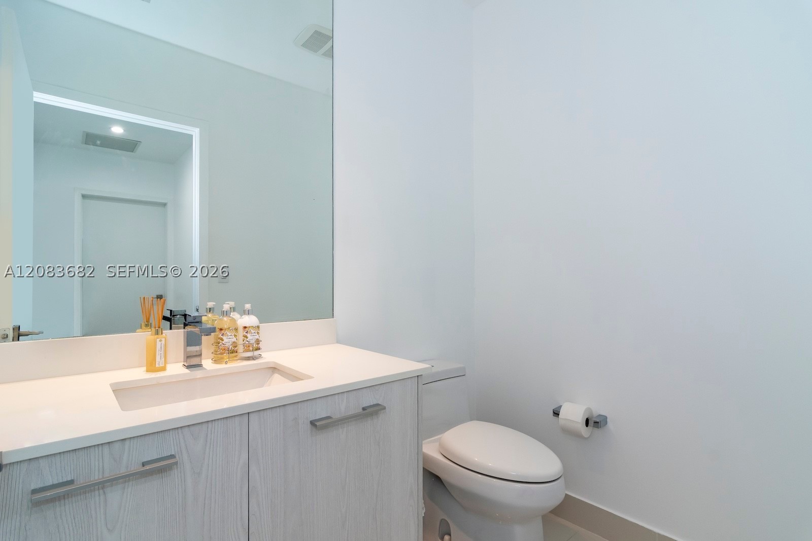 55 SW 9th St #4206, Miami FL 33130