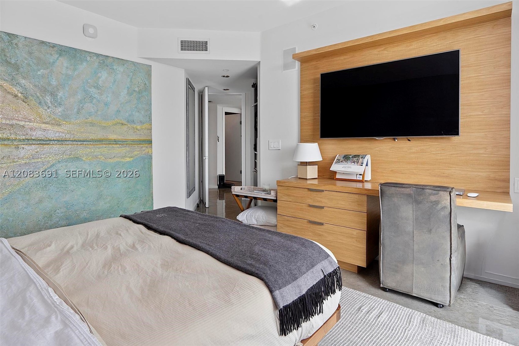 10 Venetian Way #804, Miami Beach FL 33139