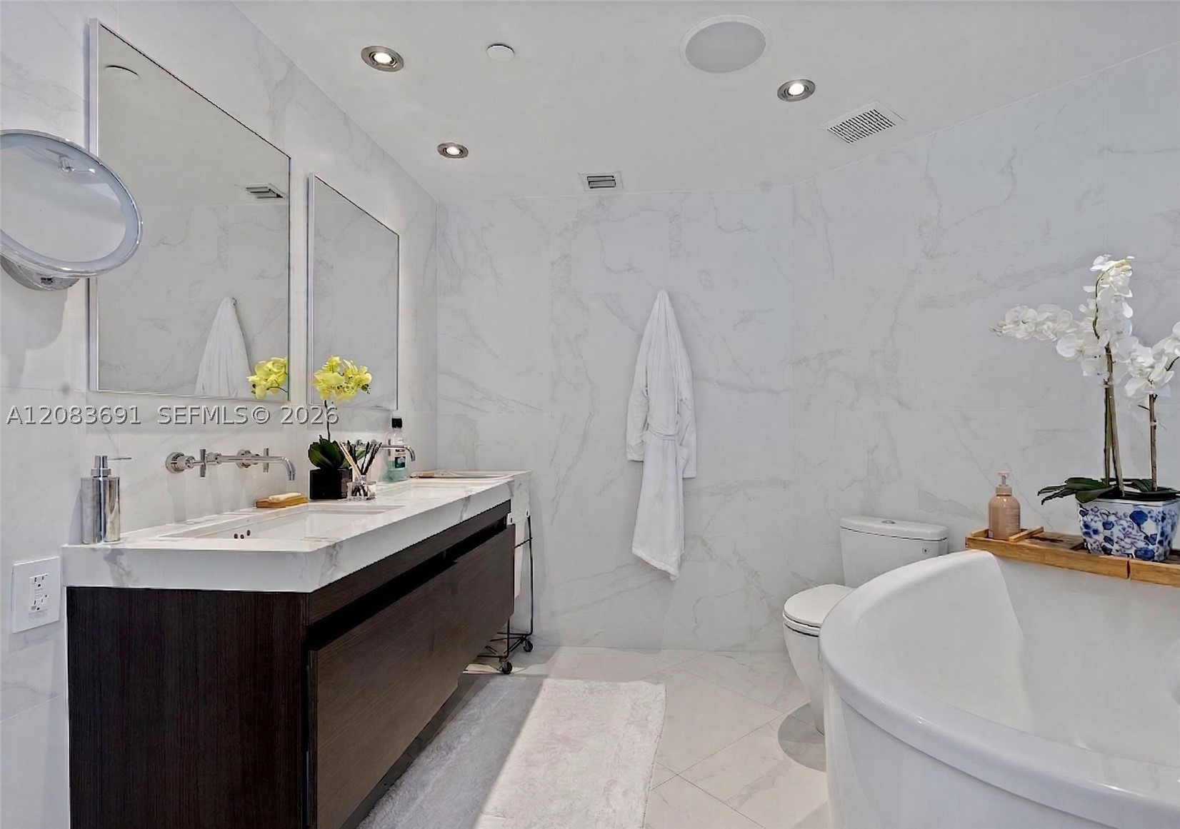 10 Venetian Way #804, Miami Beach FL 33139