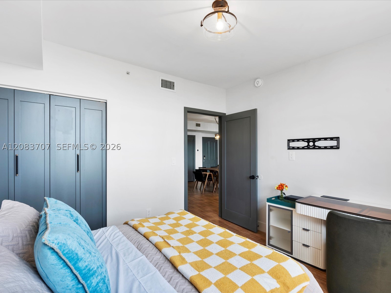 5077 NW 7th St #1117, Miami FL 33126