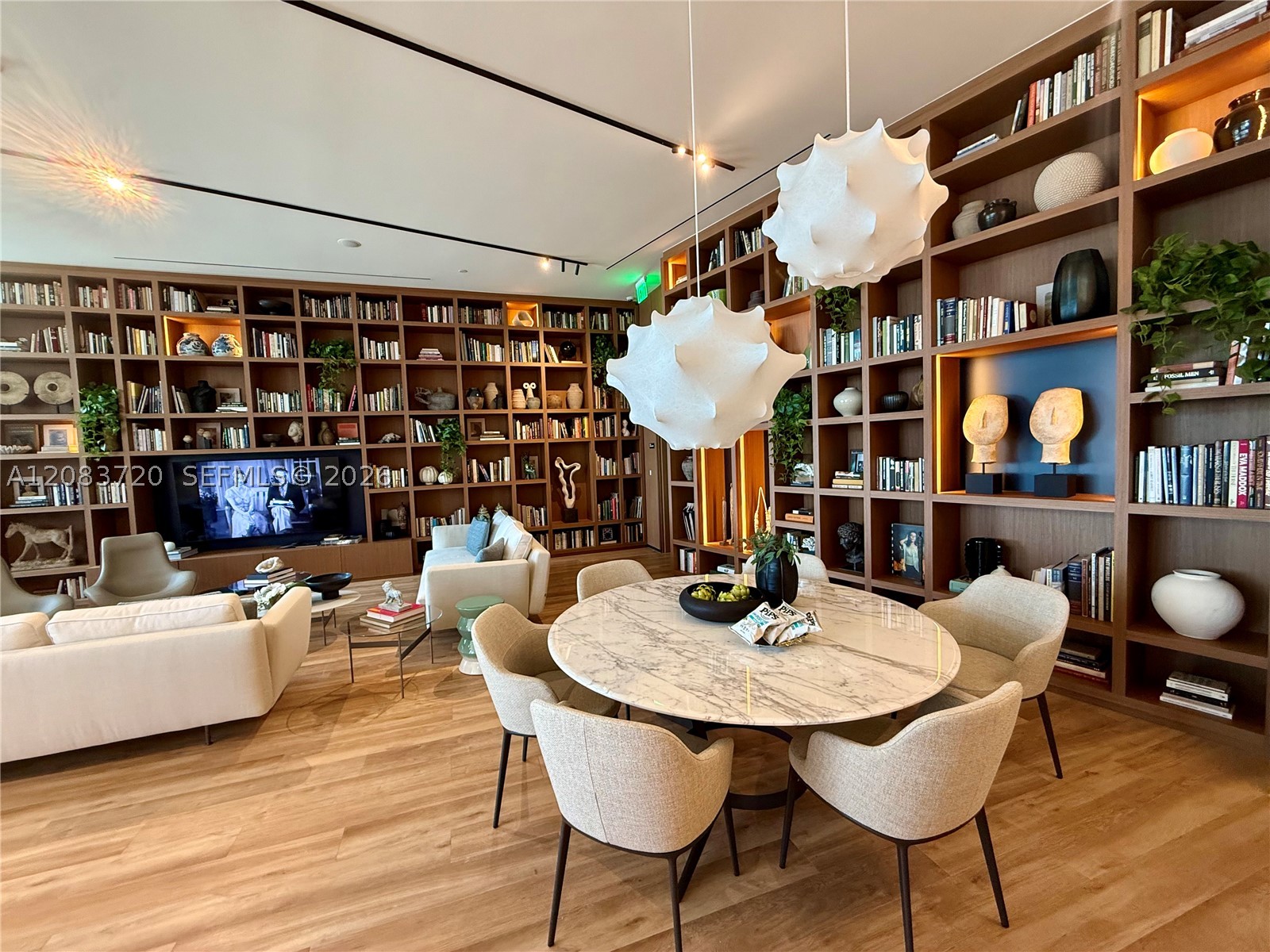 1400 Biscayne Blvd #1602, Miami FL 33132