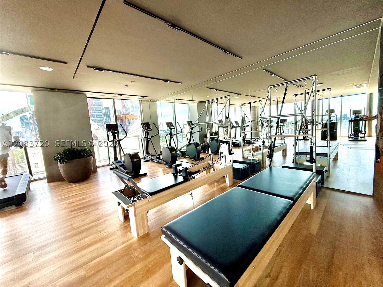 1400 Biscayne Blvd #1602, Miami FL 33132