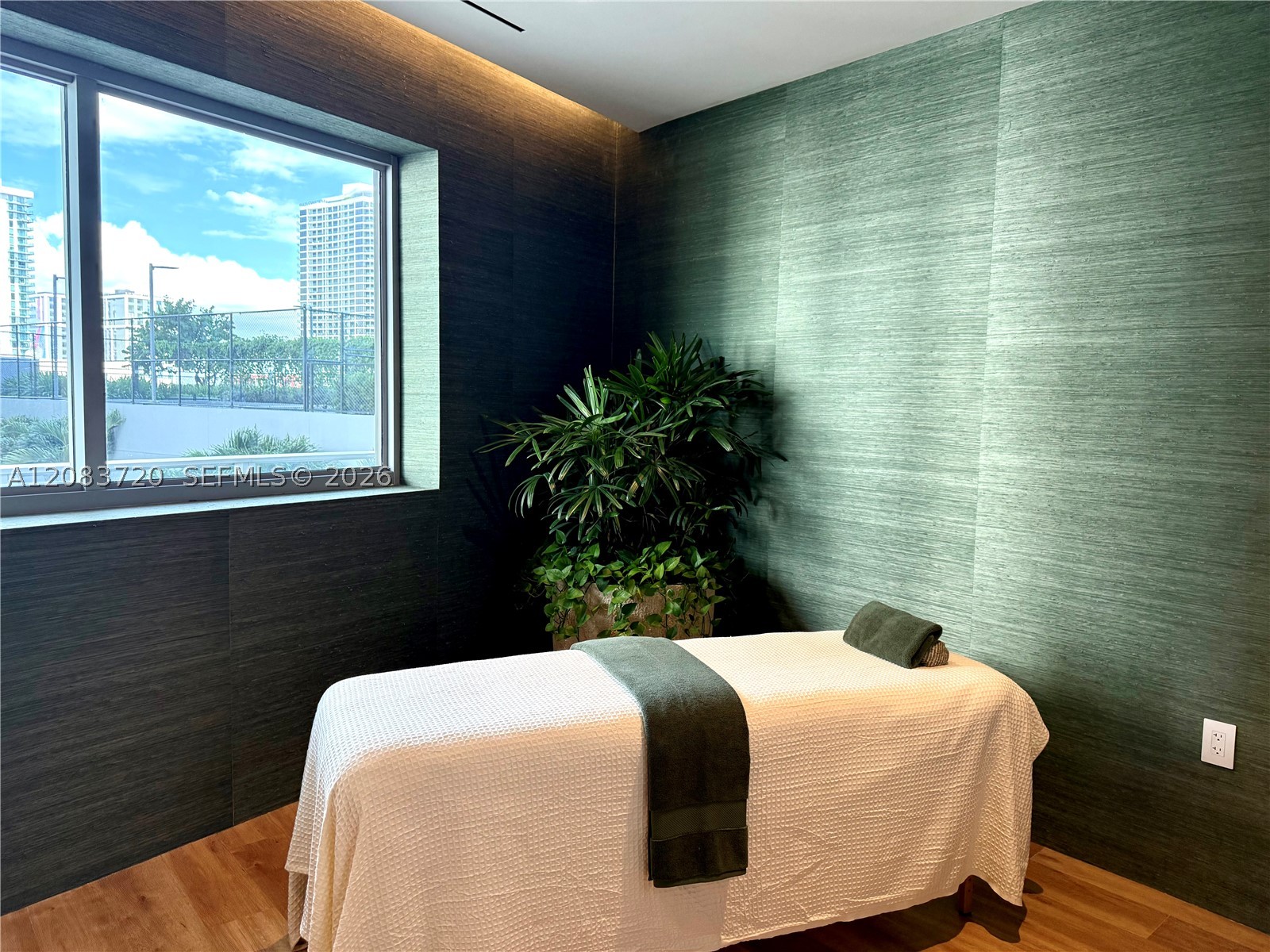 1400 Biscayne Blvd #1602, Miami FL 33132