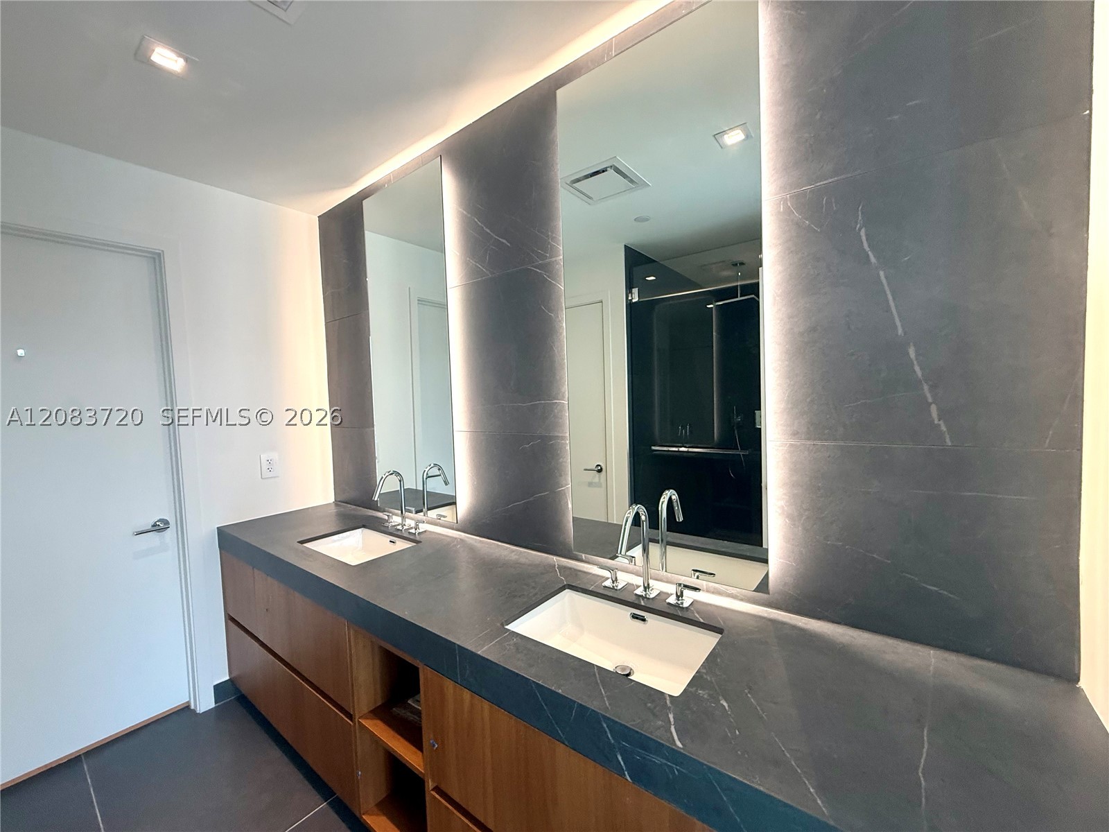 1400 Biscayne Blvd #1602, Miami FL 33132