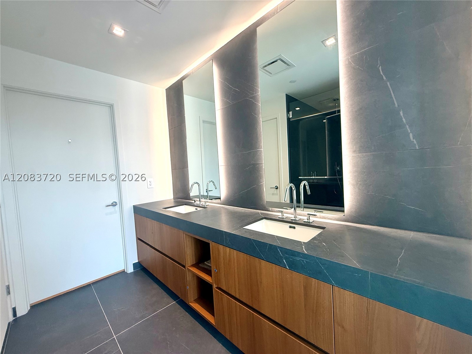 1400 Biscayne Blvd #1602, Miami FL 33132