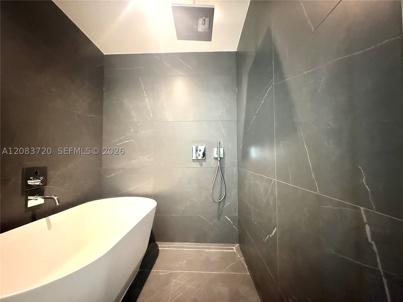 1400 Biscayne Blvd #1602, Miami FL 33132
