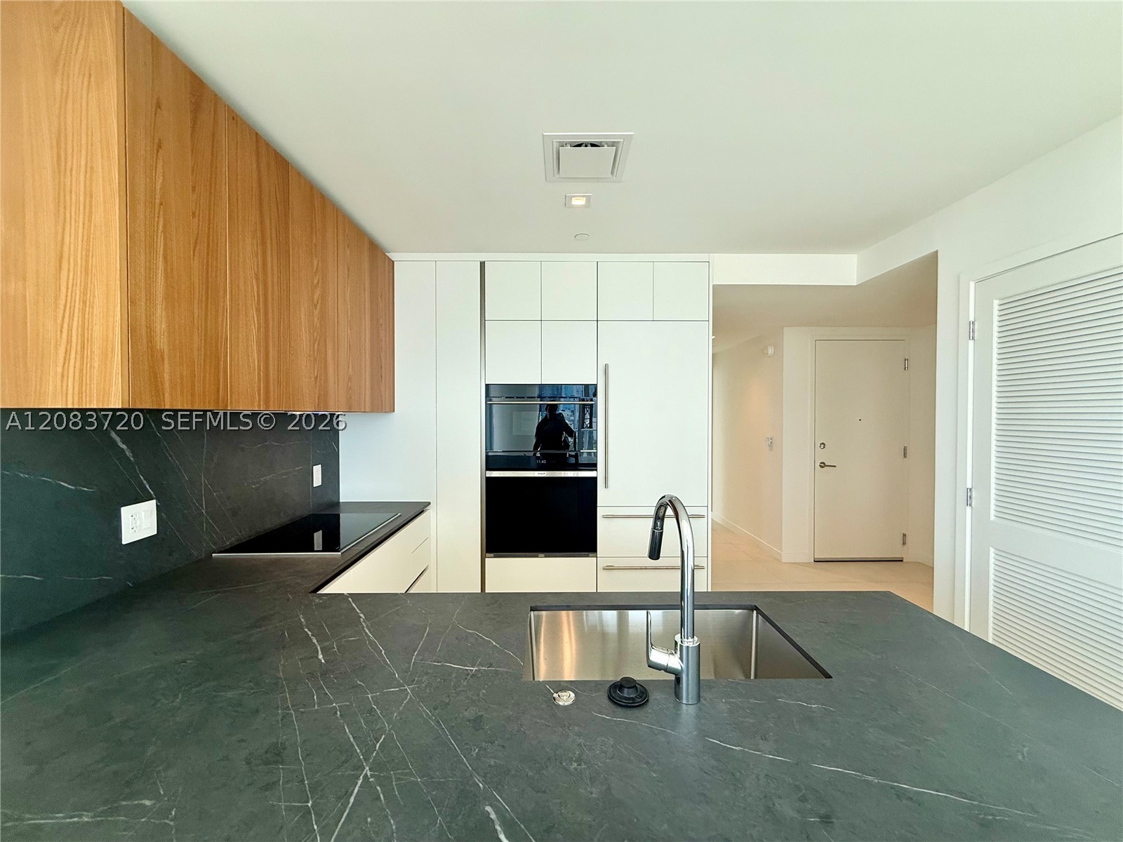 1400 Biscayne Blvd #1602, Miami FL 33132