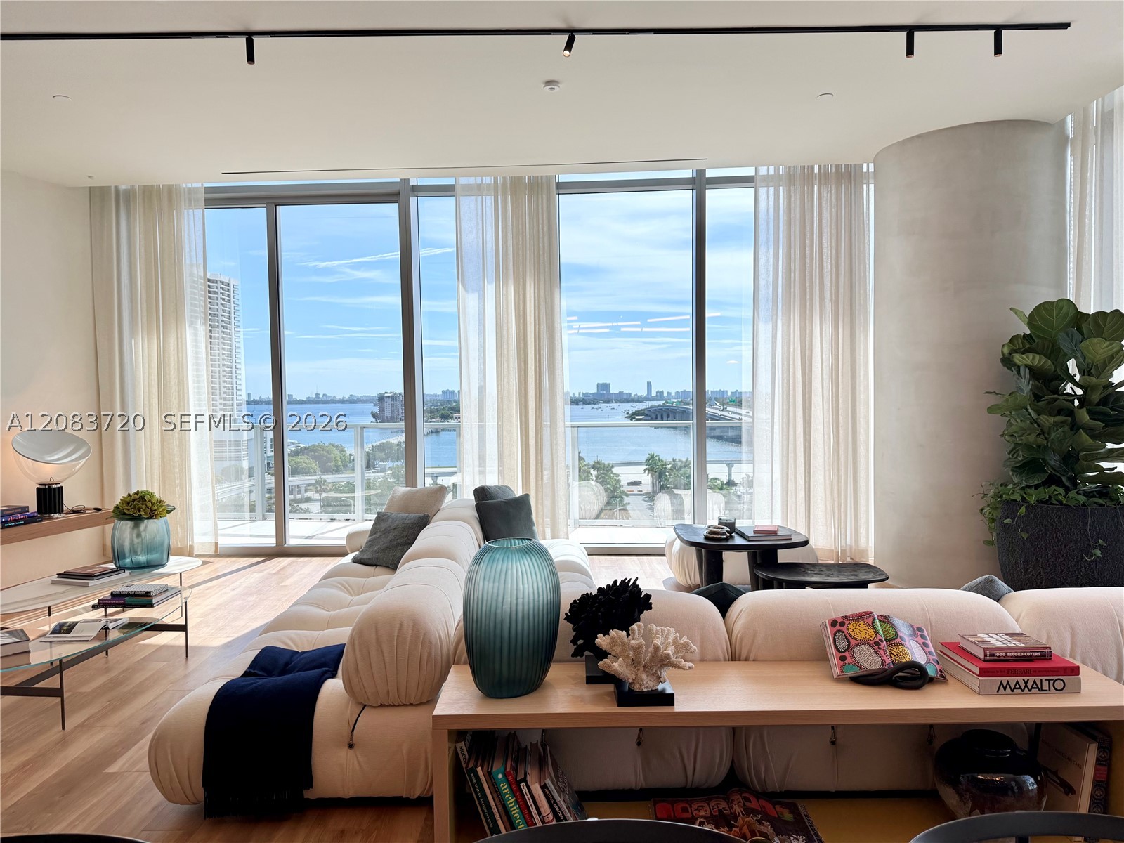 1400 Biscayne Blvd #1602, Miami FL 33132