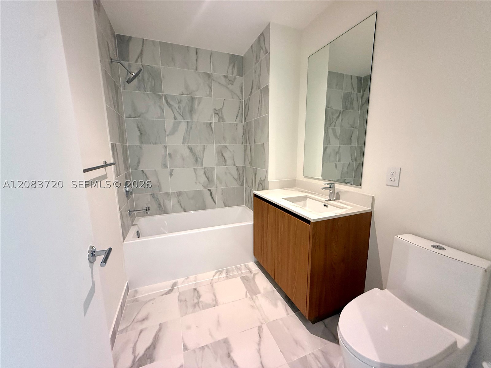 1400 Biscayne Blvd #1602, Miami FL 33132