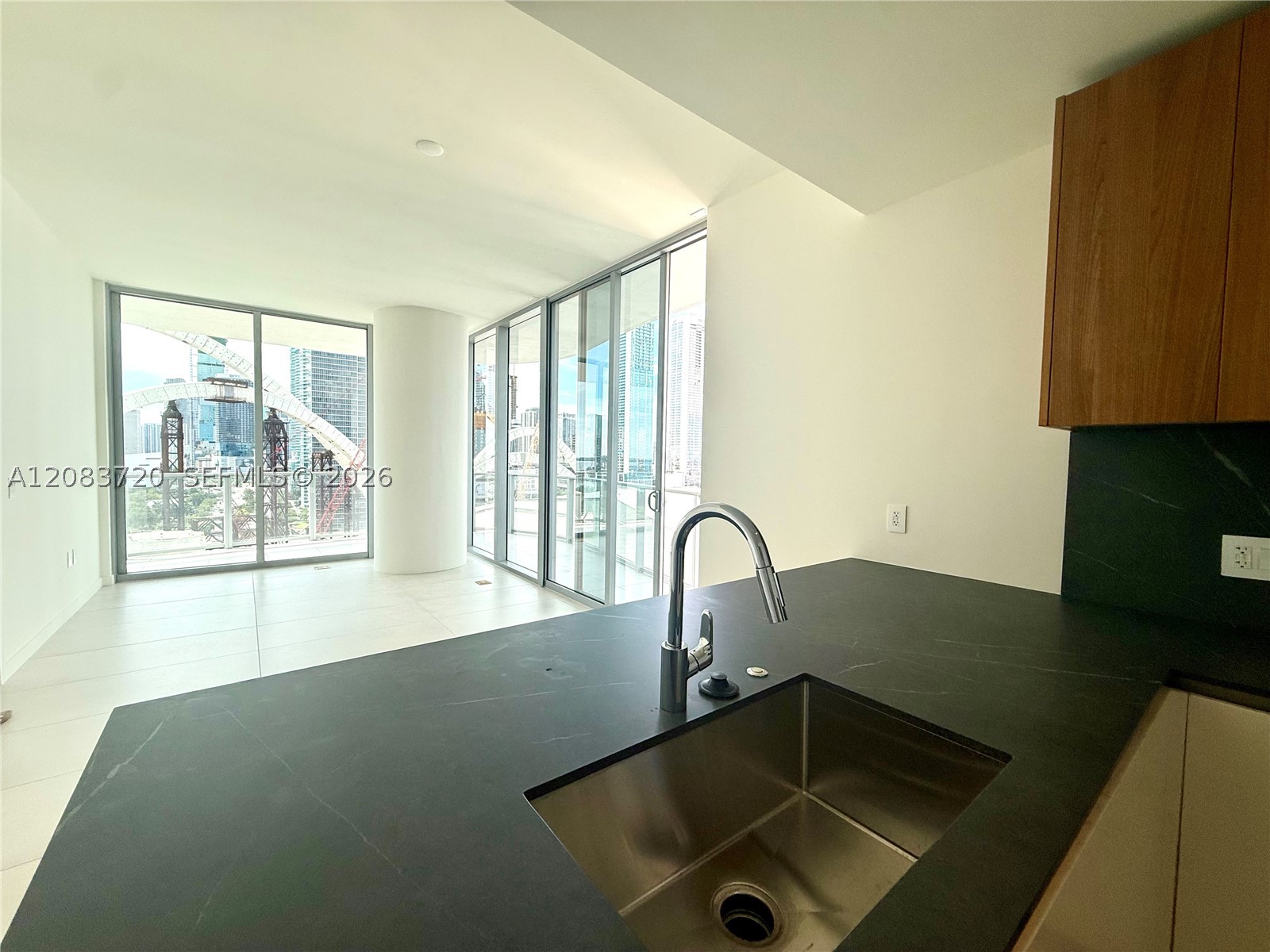 1400 Biscayne Blvd #1602, Miami FL 33132