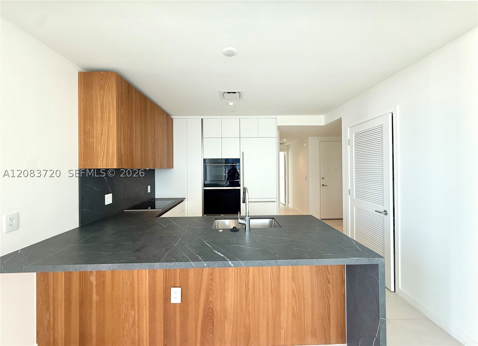 1400 Biscayne Blvd #1602, Miami FL 33132