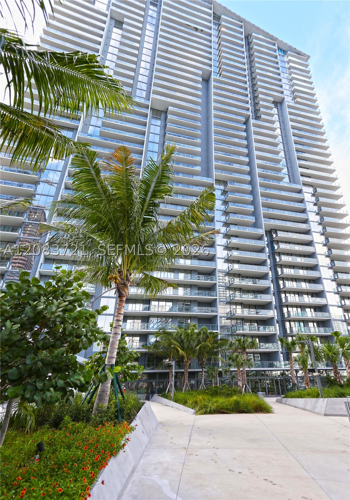 88 SW 7th St #2806, Miami FL 33130