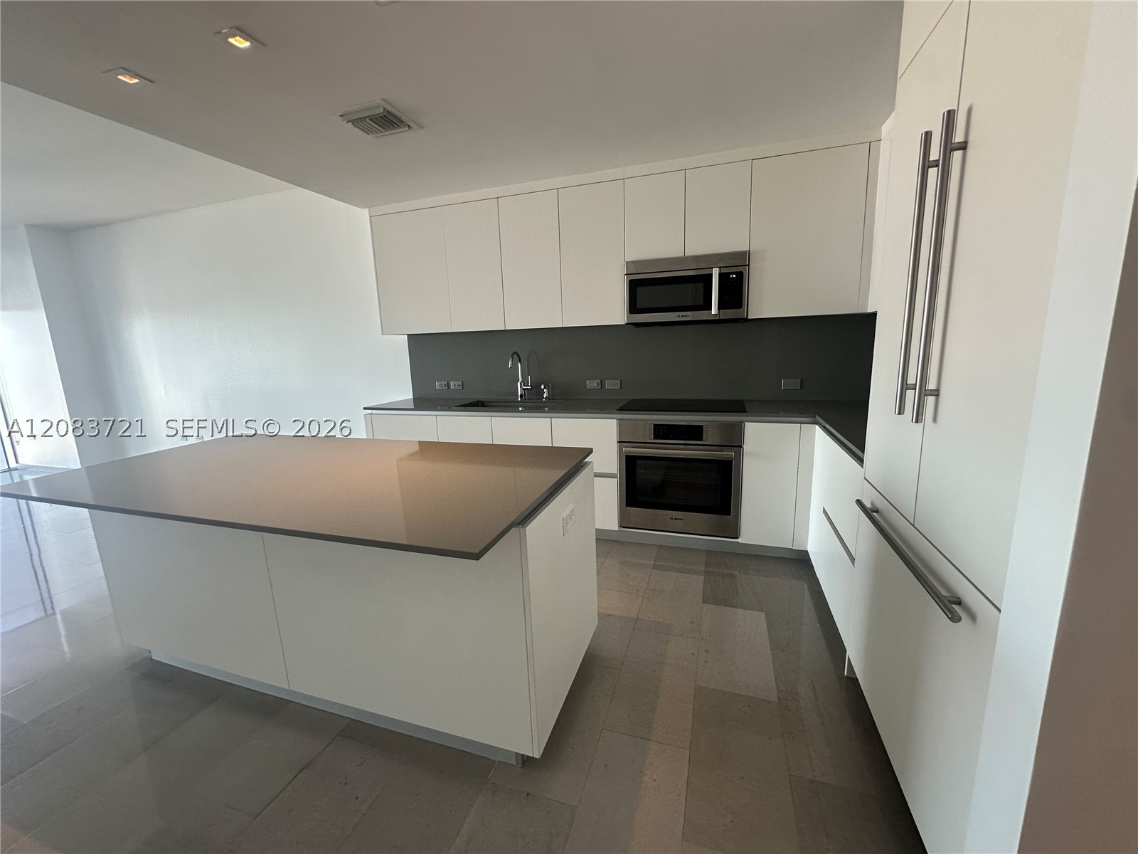 88 SW 7th St #2806, Miami FL 33130