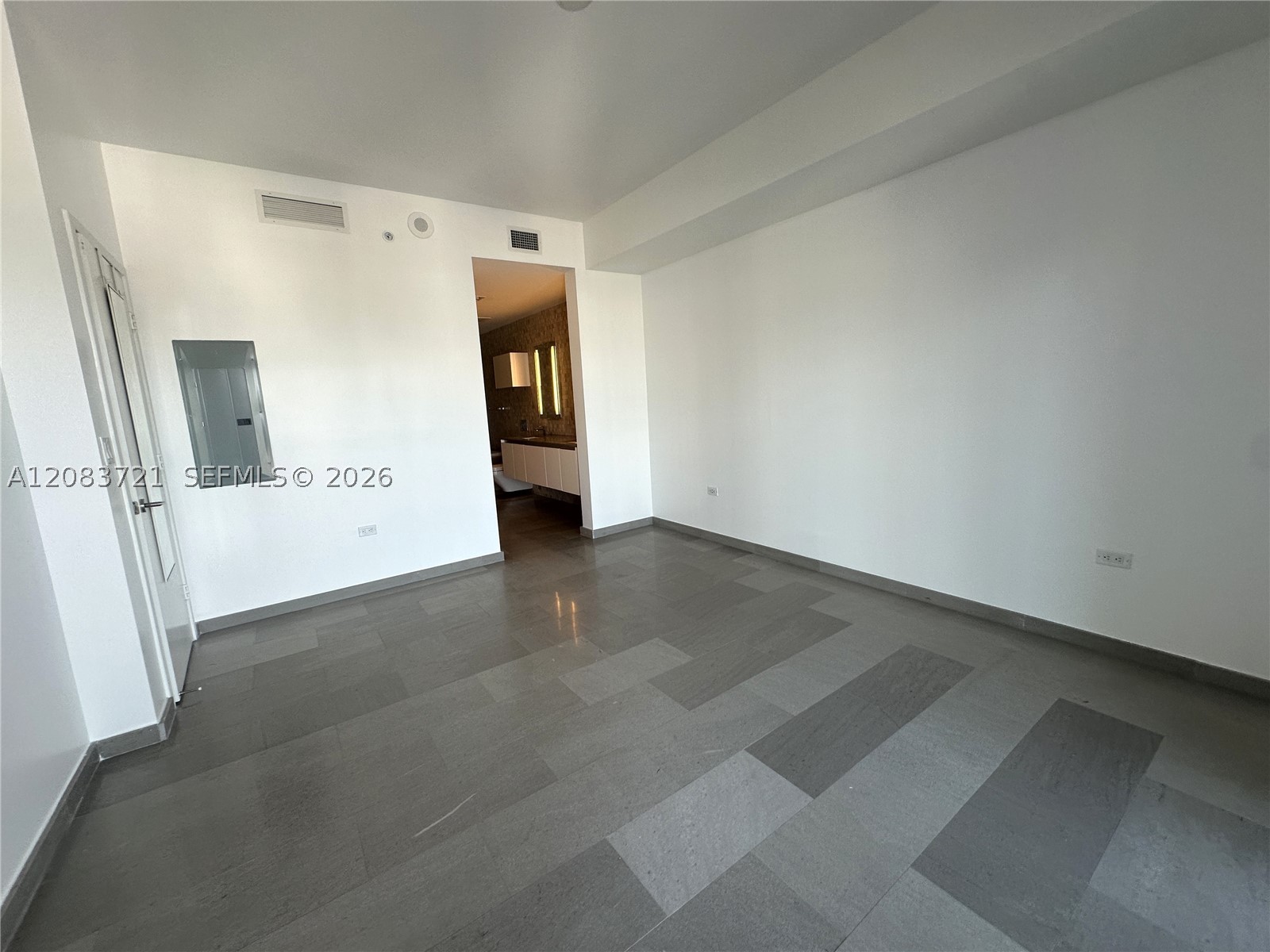 88 SW 7th St #2806, Miami FL 33130