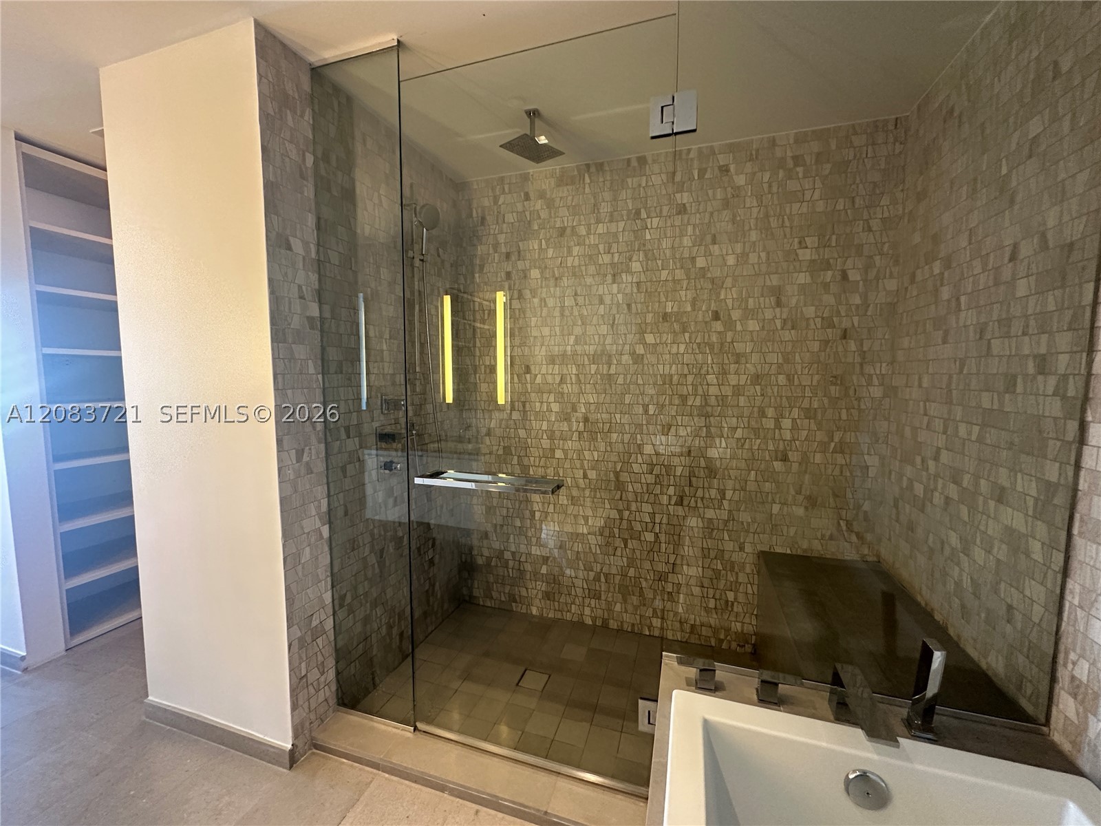 88 SW 7th St #2806, Miami FL 33130