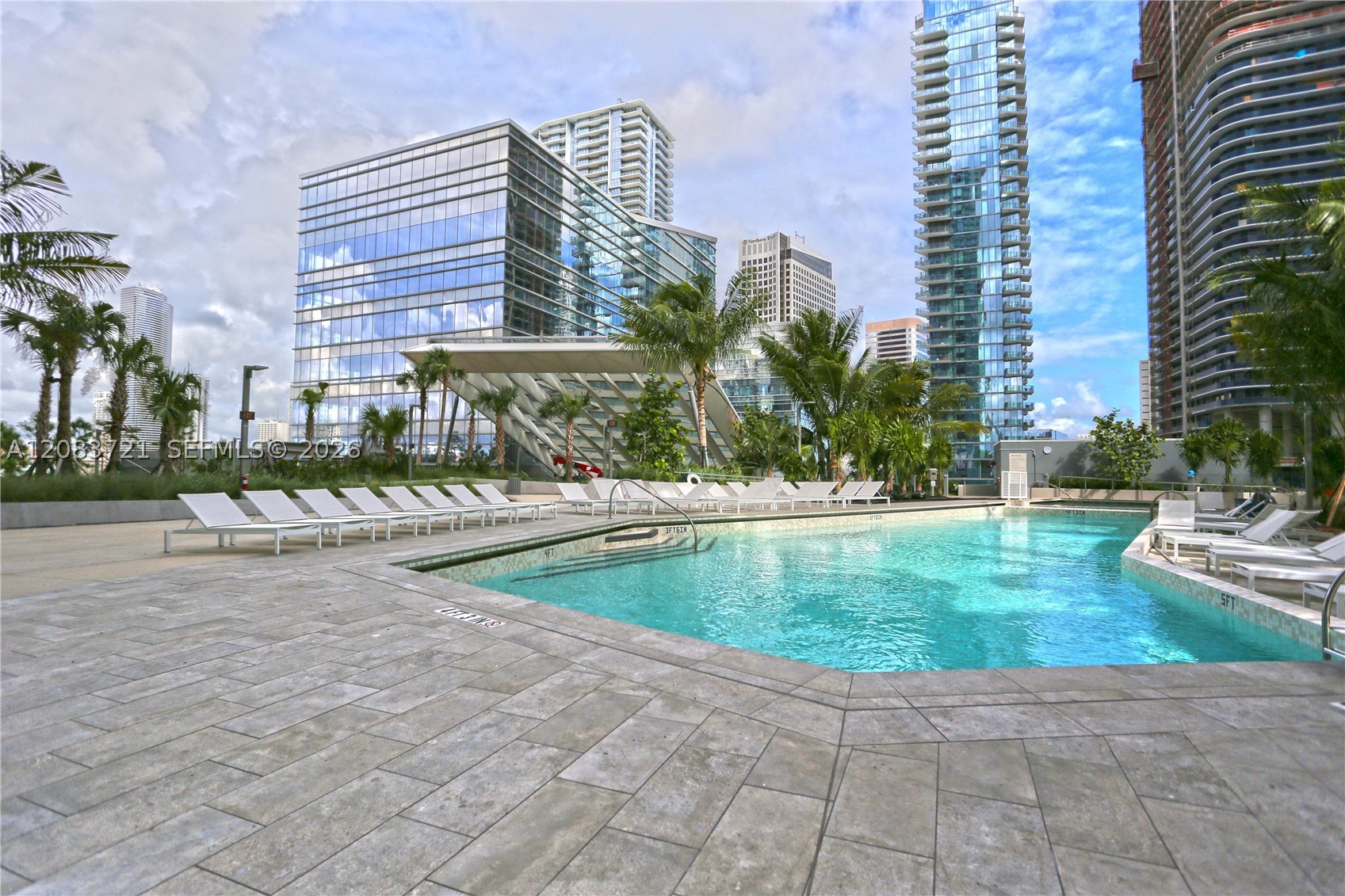 88 SW 7th St #2806, Miami FL 33130