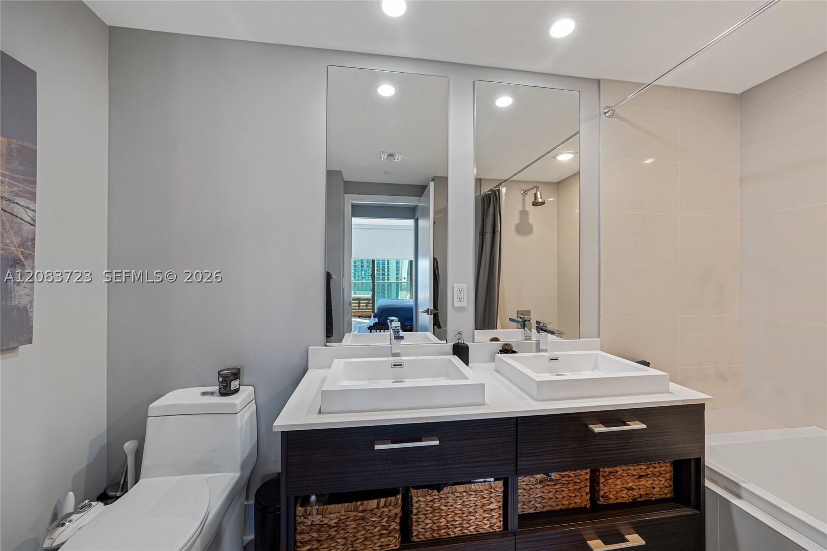 45 SW 9th St #3405, Miami FL 33130