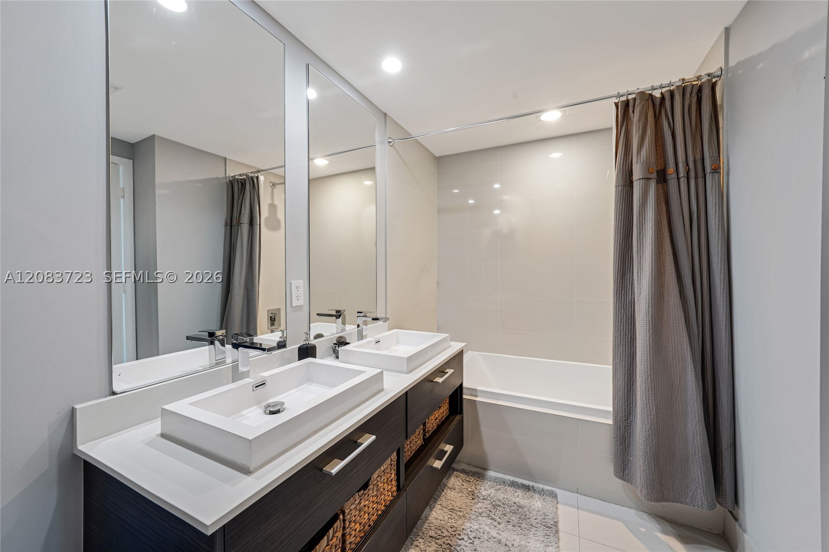 45 SW 9th St #3405, Miami FL 33130