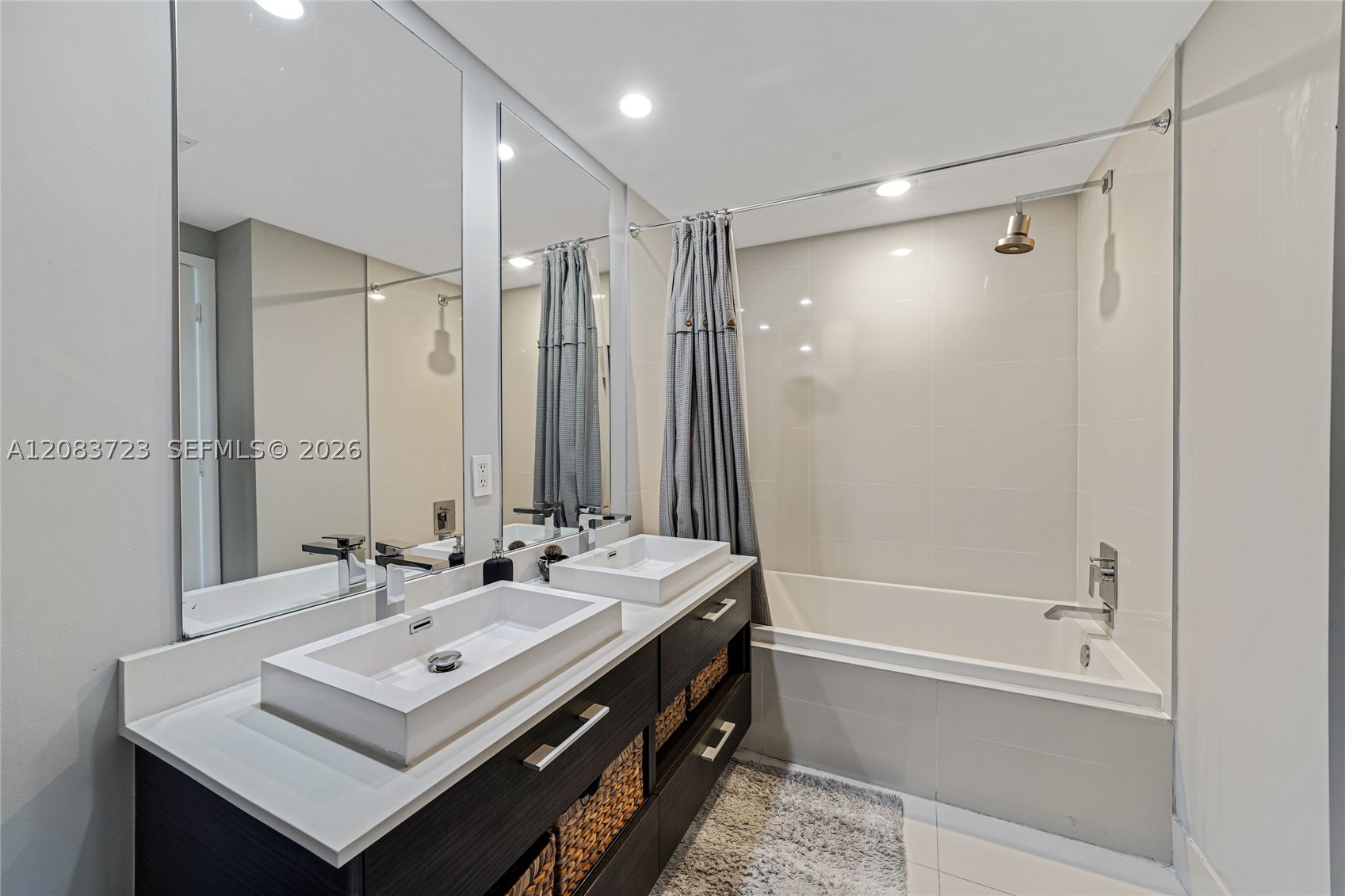 45 SW 9th St #3405, Miami FL 33130