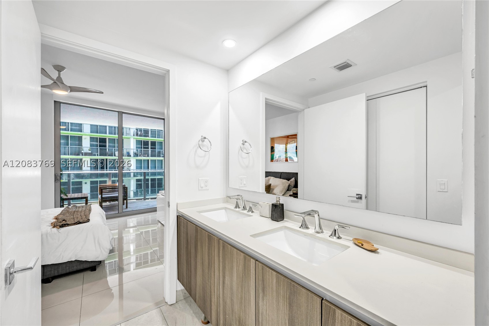 488 NE 18th St #2902, Miami FL 33132