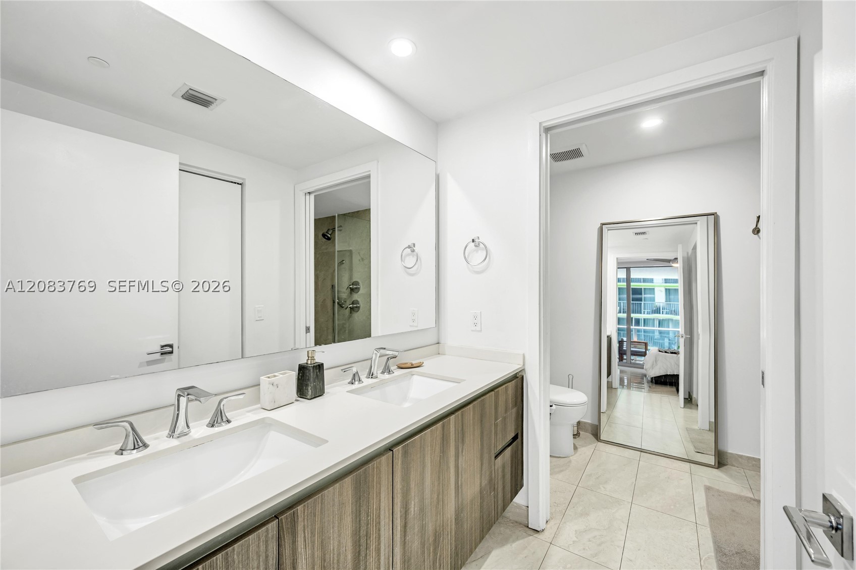488 NE 18th St #2902, Miami FL 33132