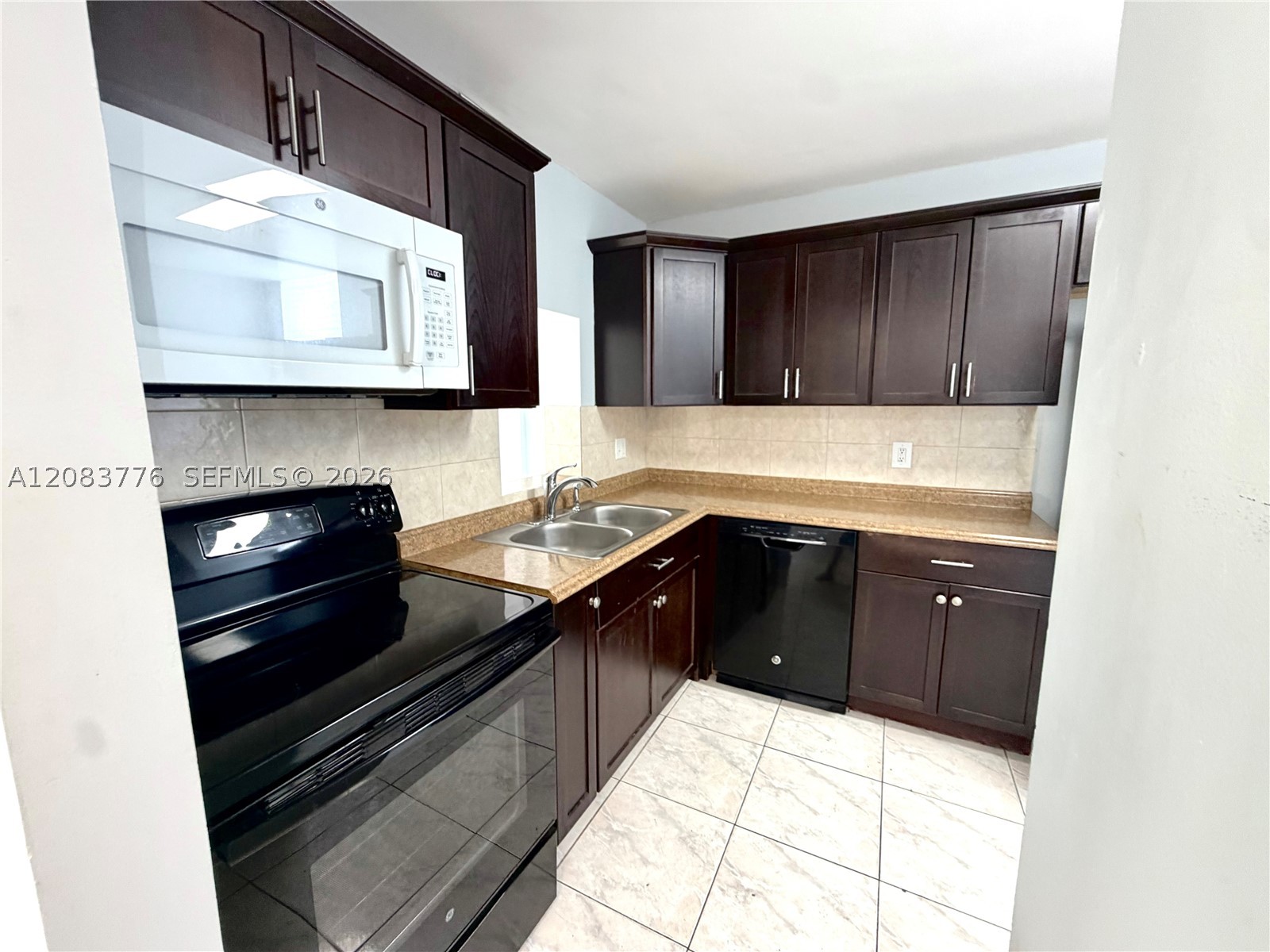 3660 NE 166th St #615, North Miami Beach FL 33160