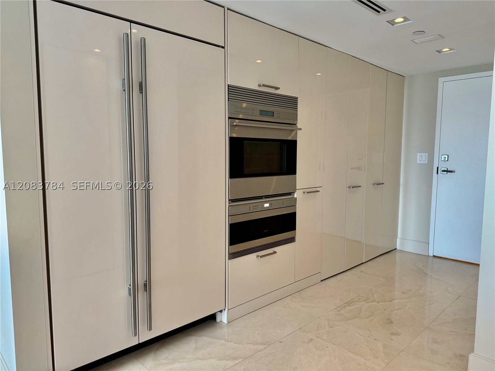 881 Ocean Dr #25E, Key Biscayne FL 33149