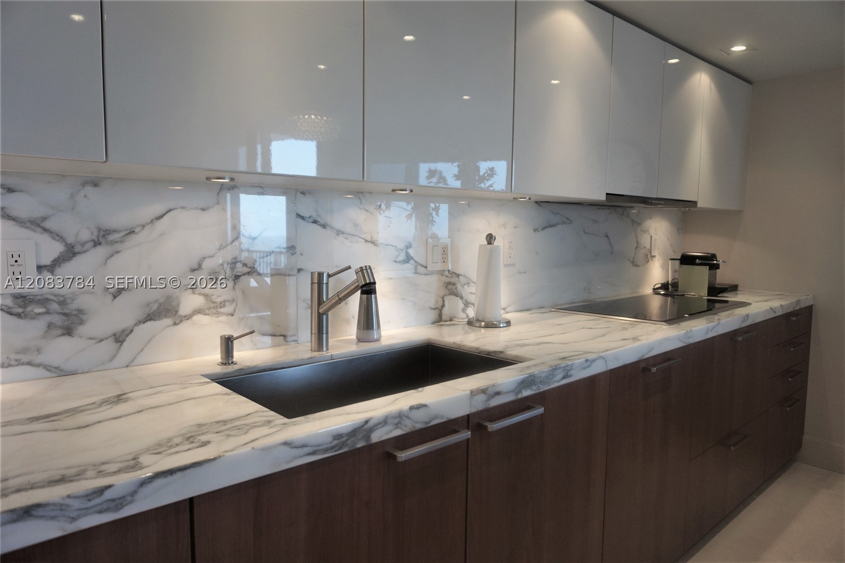881 Ocean Dr #25E, Key Biscayne FL 33149
