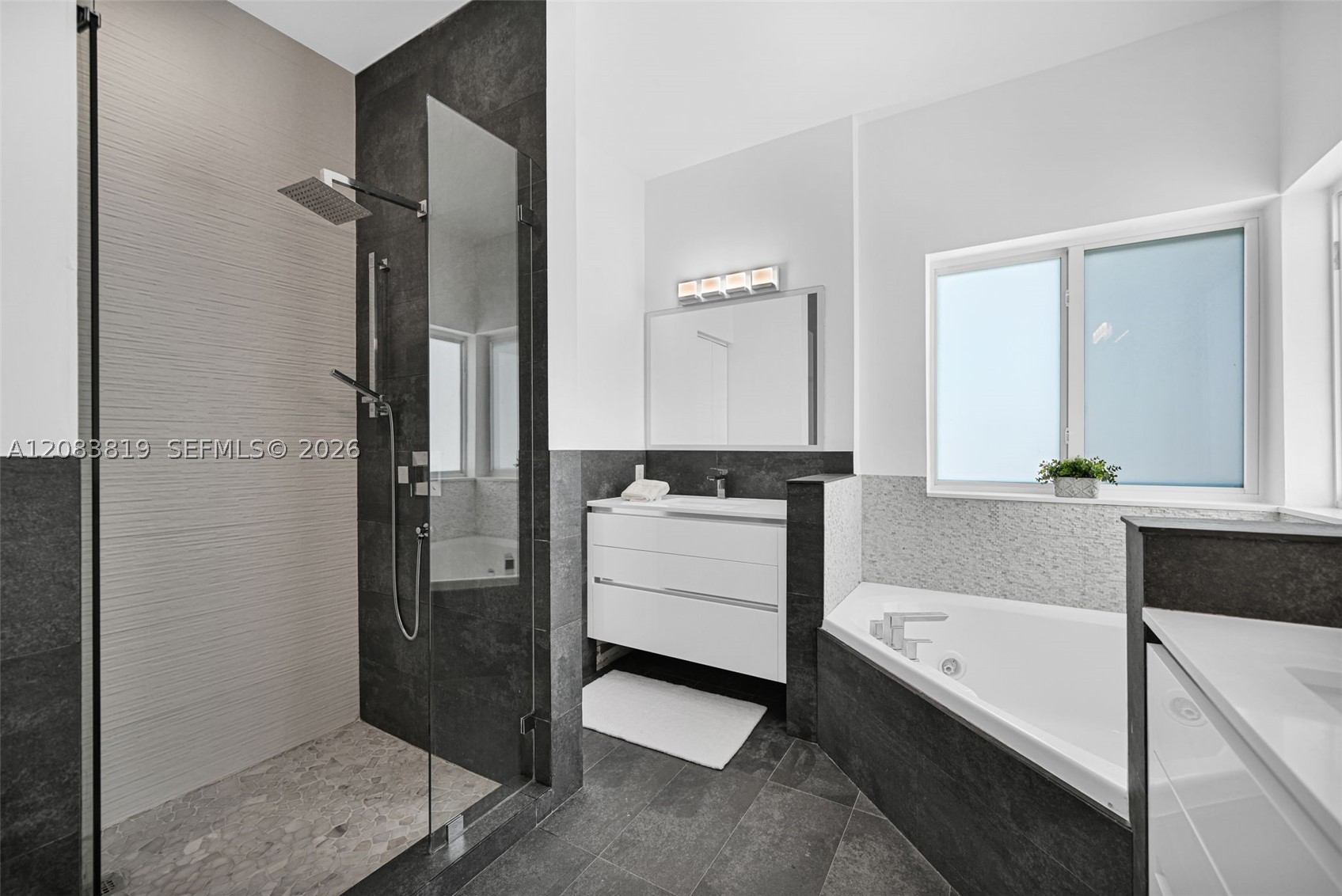 10957 NW 73rd Ter, Doral FL 33178