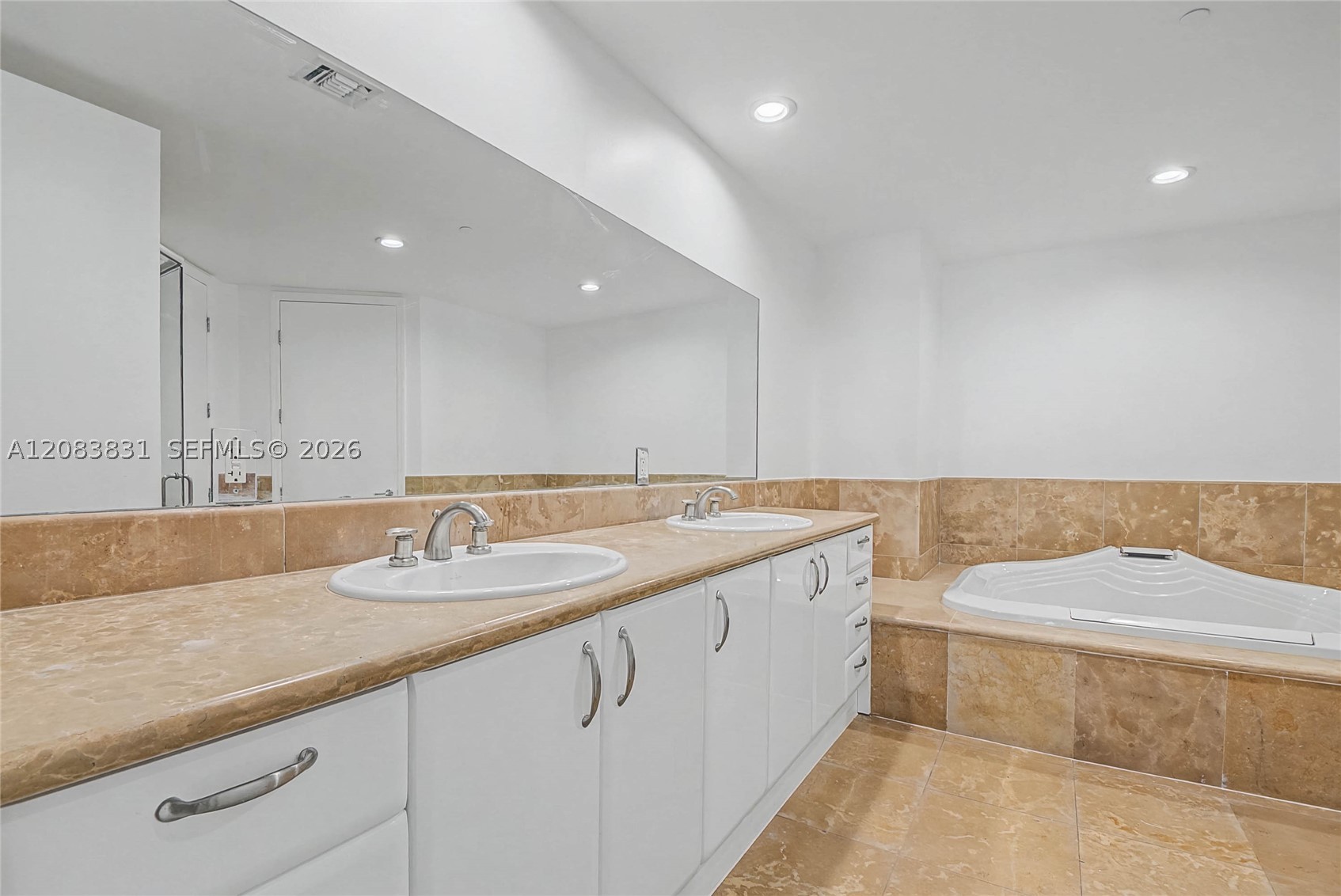 5959 Collins Ave #1503, Miami Beach FL 33140