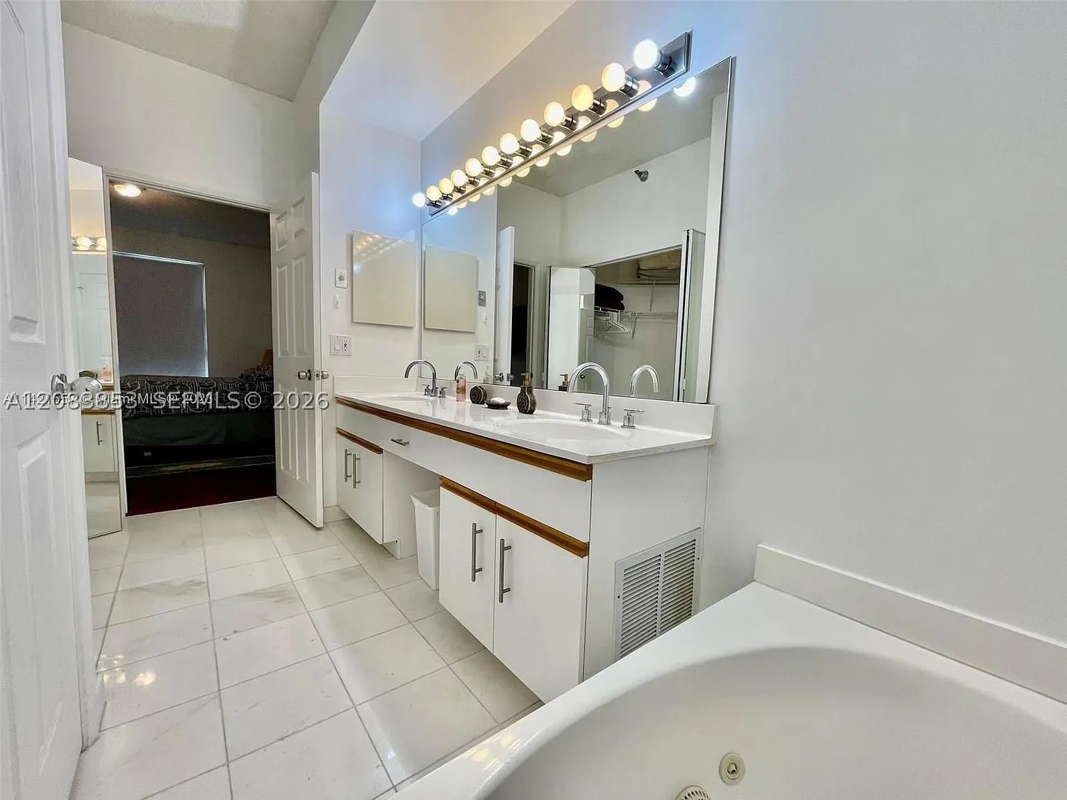3400 NE 192nd St #PH7, Aventura FL 33180