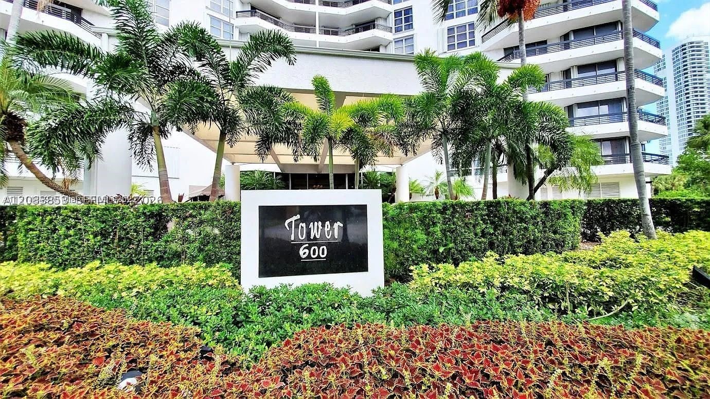 3400 NE 192nd St #PH7, Aventura FL 33180