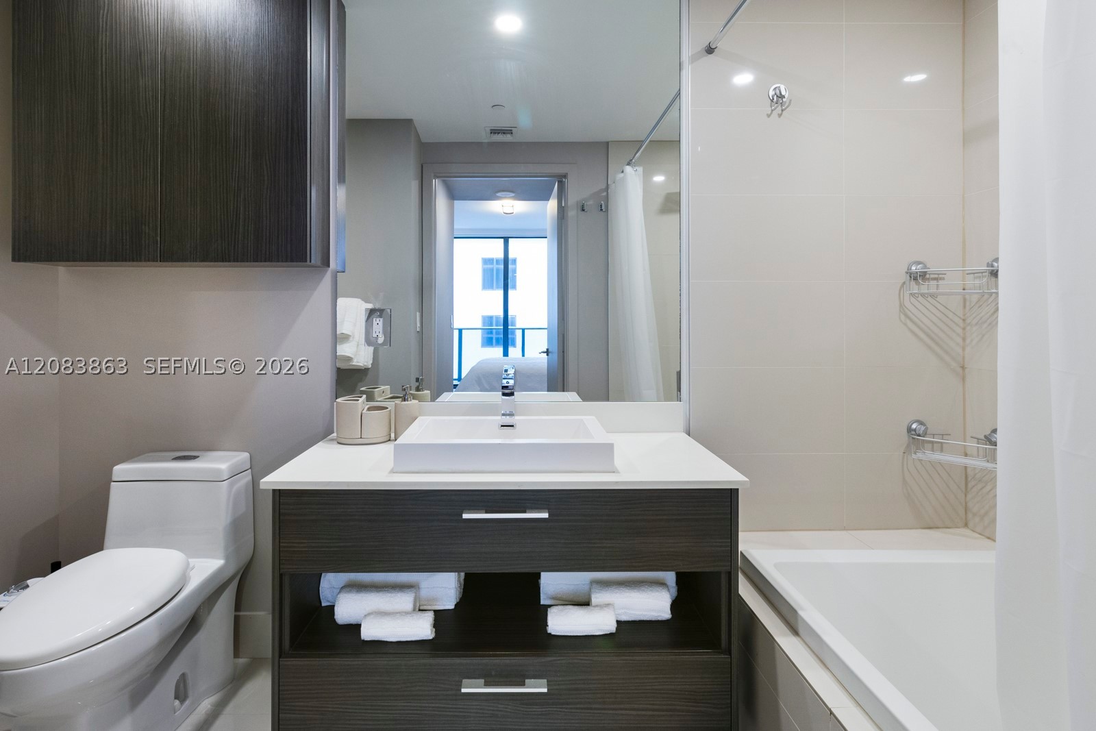 55 SW 9th St #3010, Miami FL 33130