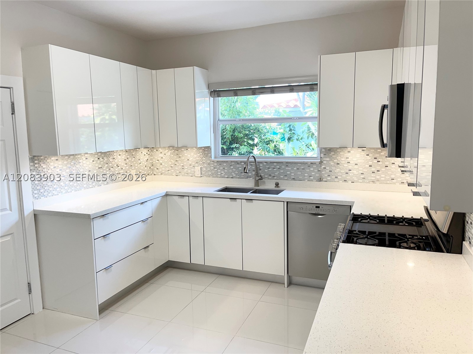 4555 N Jefferson Ave, Miami Beach FL 33140