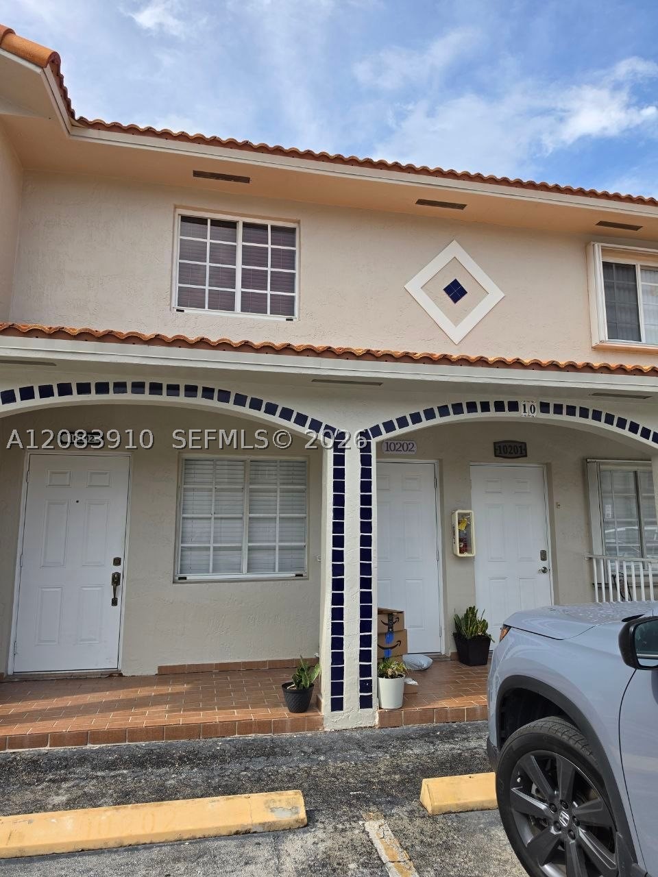 10101 W Okeechobee Rd #10-202, Hialeah Gardens FL 33016