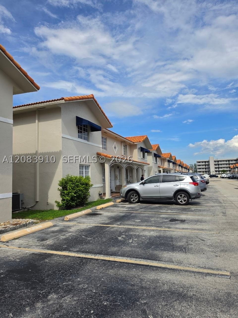 10101 W Okeechobee Rd #10-202, Hialeah Gardens FL 33016