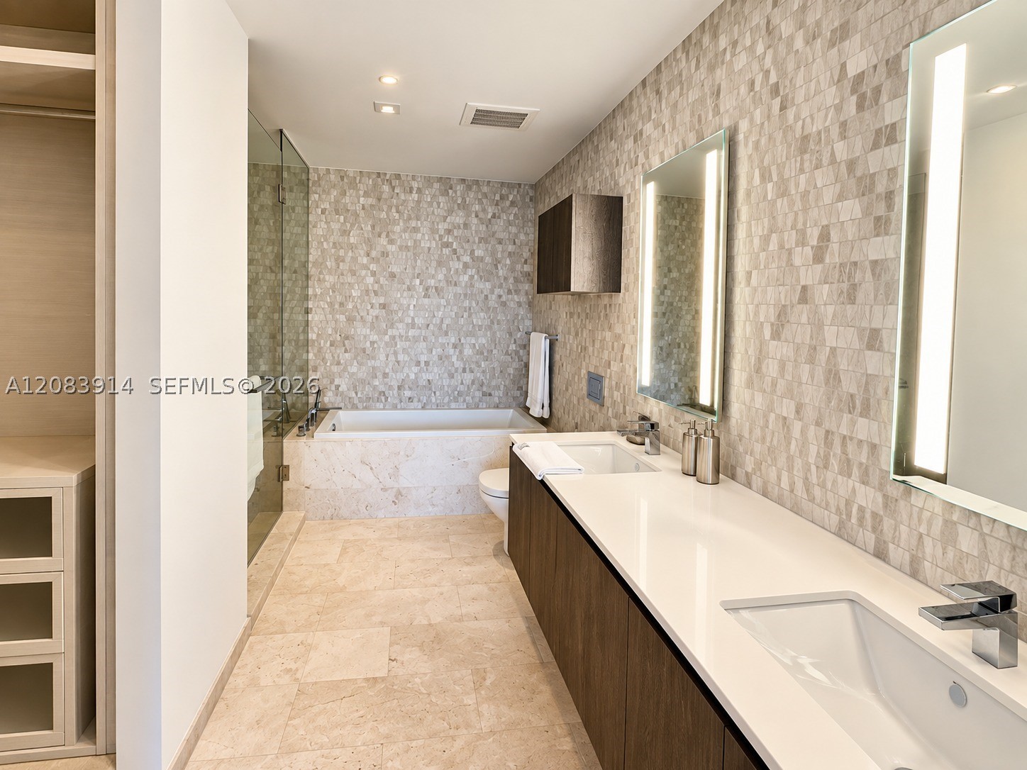 88 SW 7th St #1808, Miami FL 33130