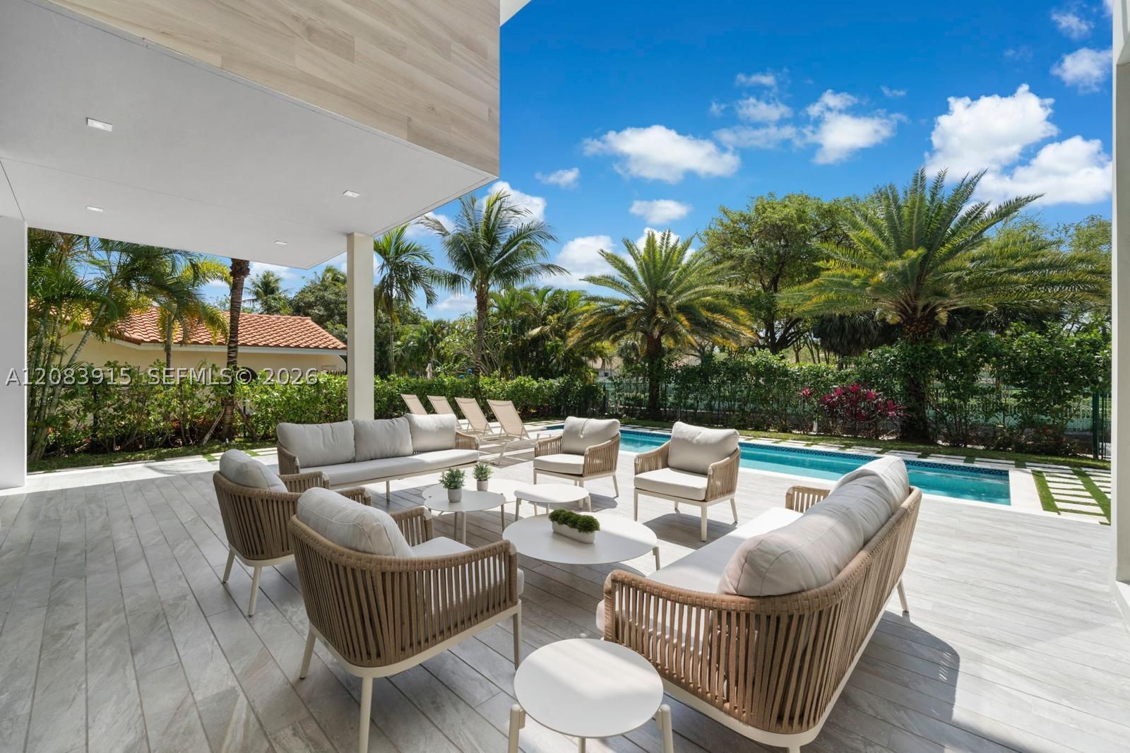521 Holiday Dr, Hallandale Beach FL 33009