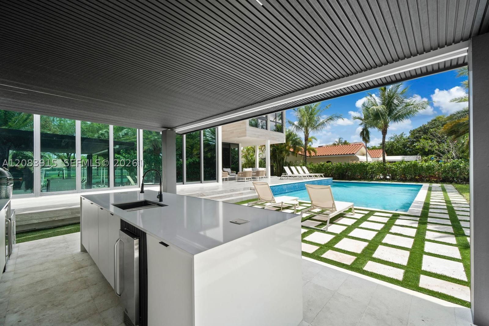 521 Holiday Dr, Hallandale Beach FL 33009