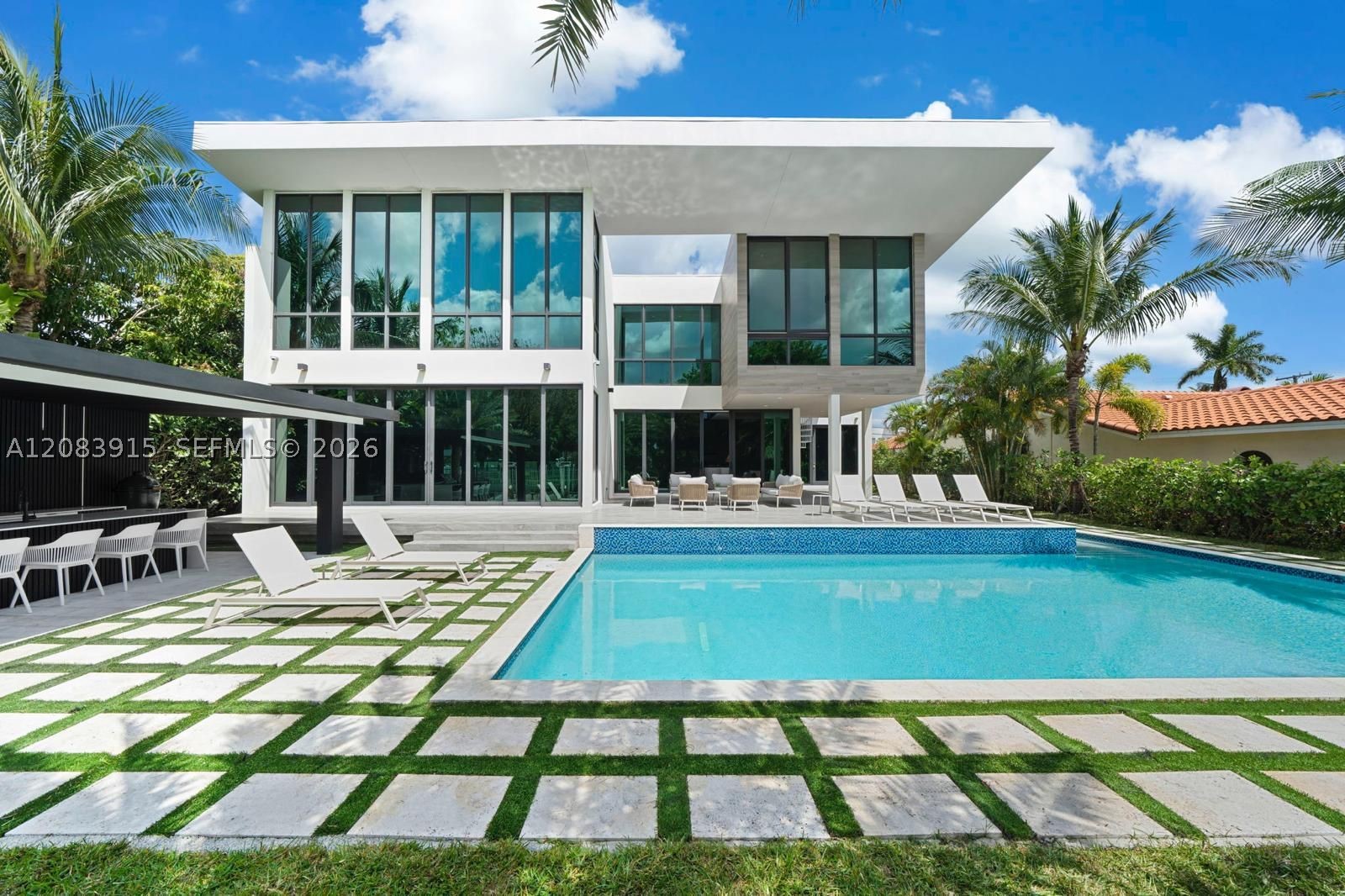 521 Holiday Dr, Hallandale Beach FL 33009
