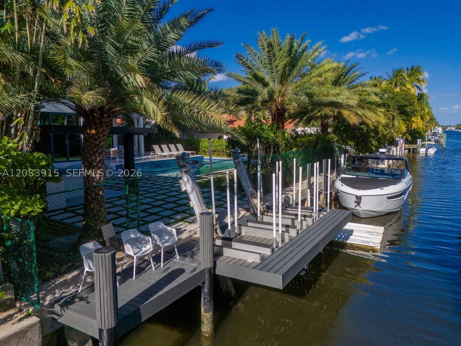 521 Holiday Dr, Hallandale Beach FL 33009