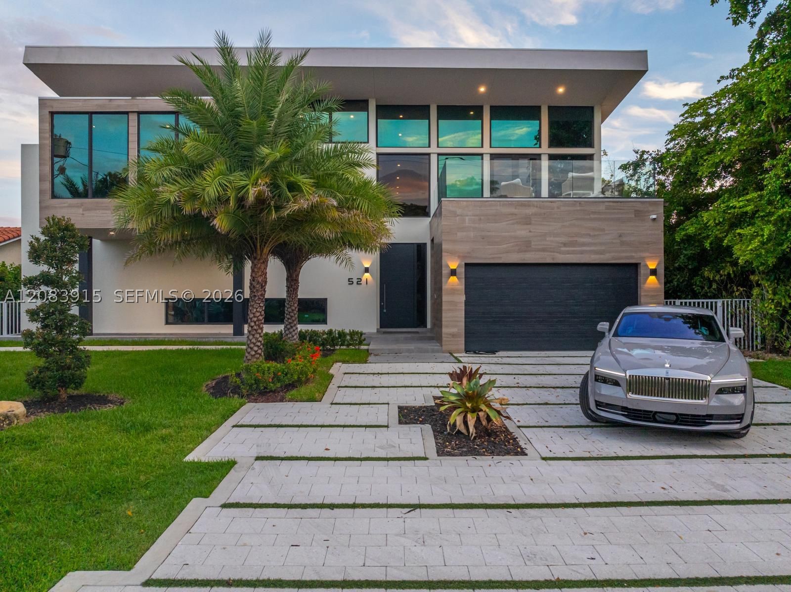 521 Holiday Dr, Hallandale Beach FL 33009