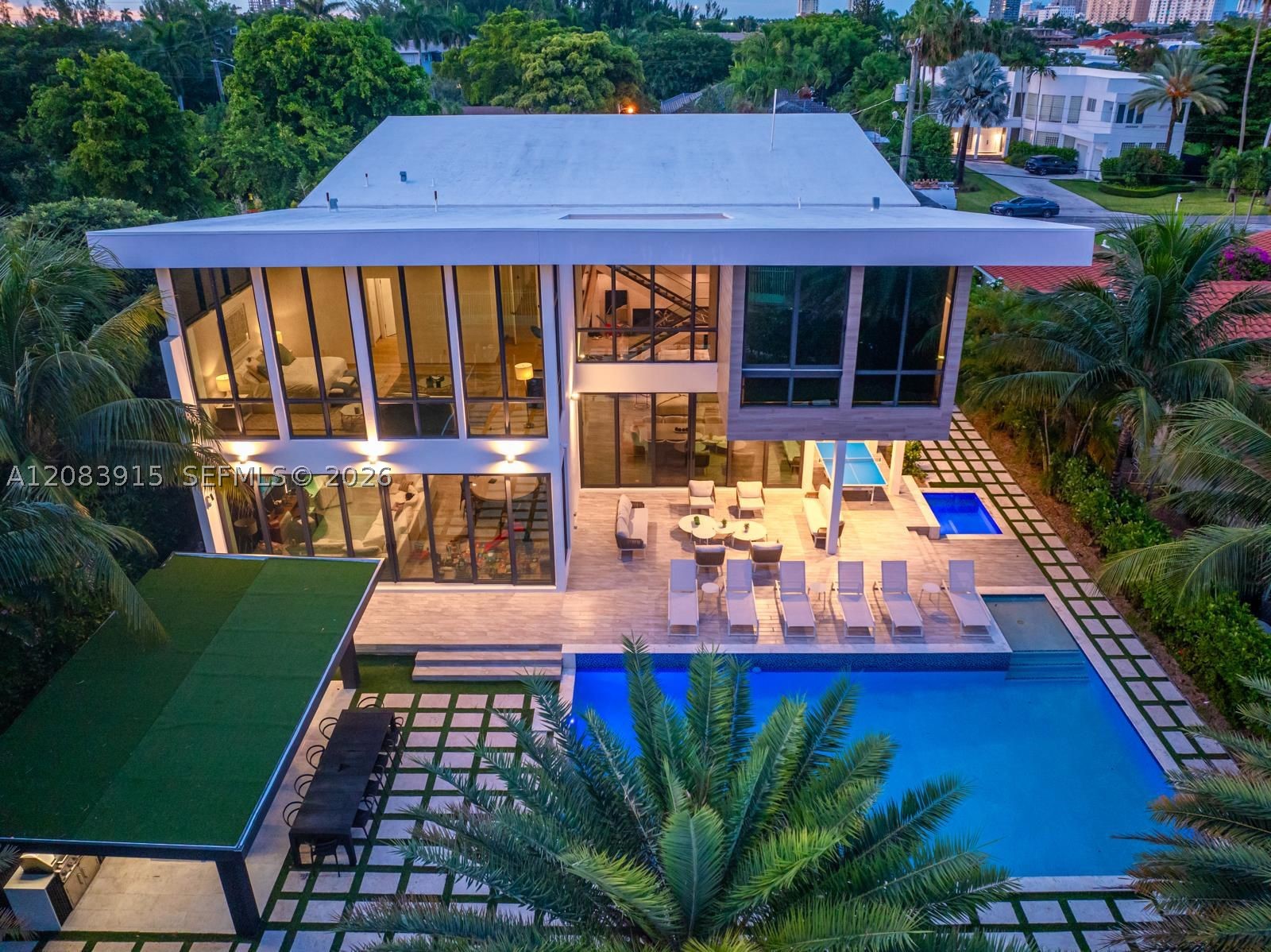 521 Holiday Dr, Hallandale Beach FL 33009