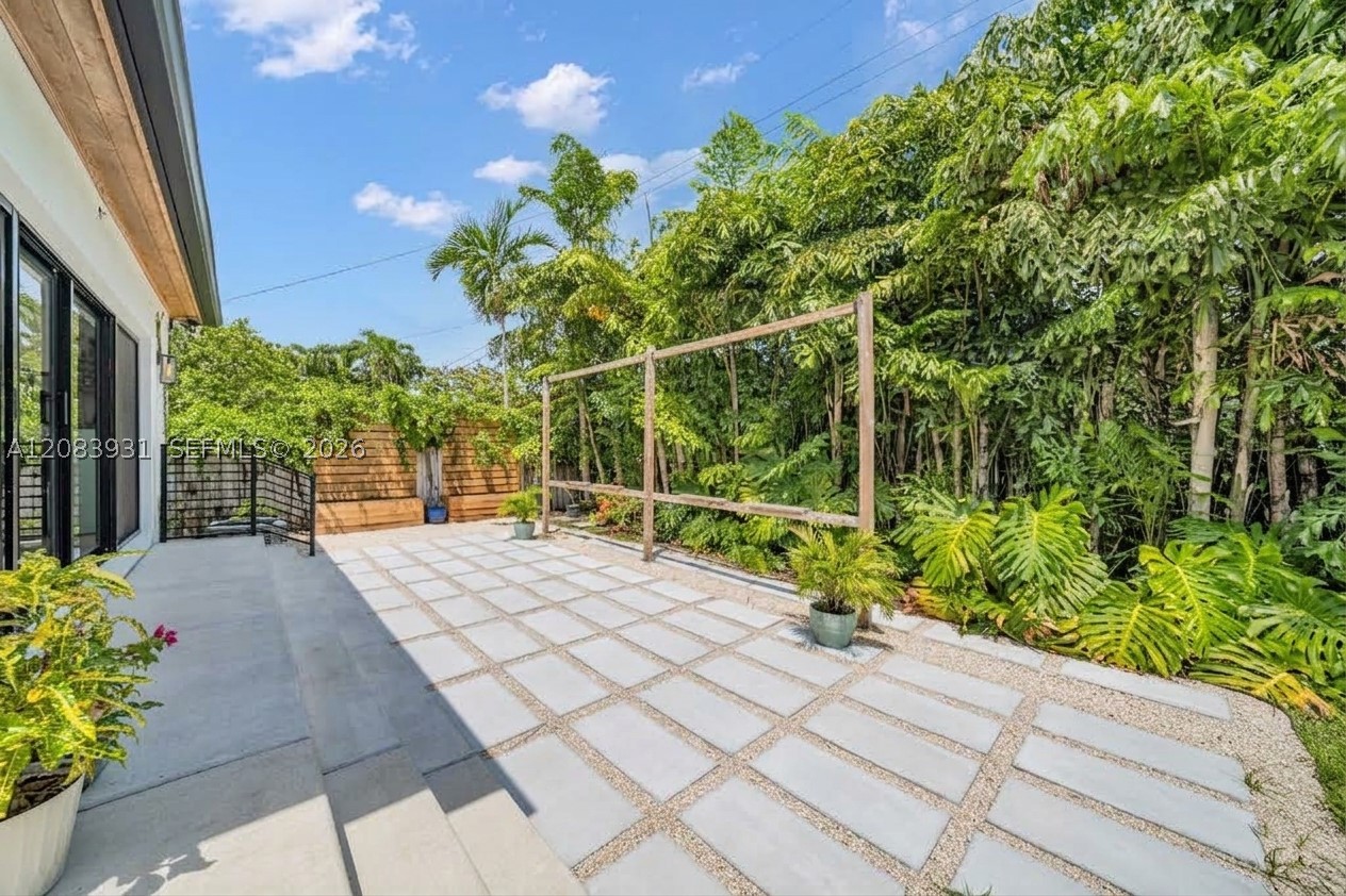 3261 SW 16th Ln, Miami FL 33145